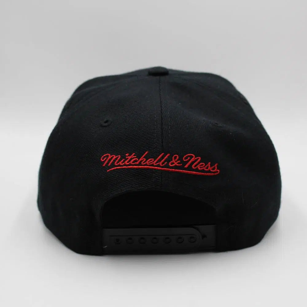 NBA FINALS  - Cappellino Ufficiale Chicago Bulls , Mitchell and Ness